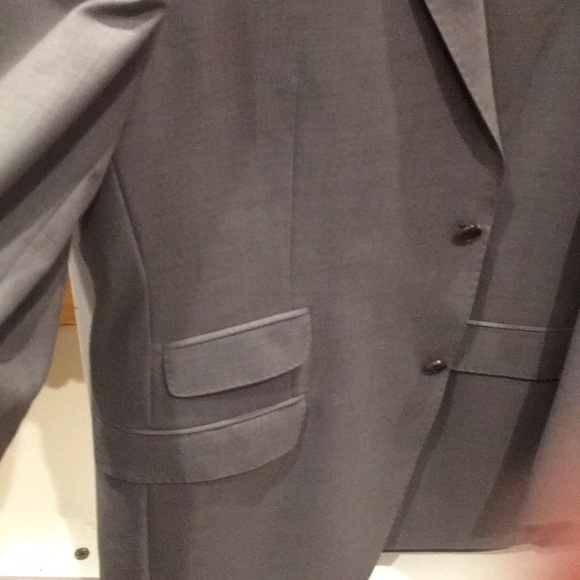 3/$60 Ralph Lauren Grey Suit Jacket. Size 42L - Picture 6 of 7